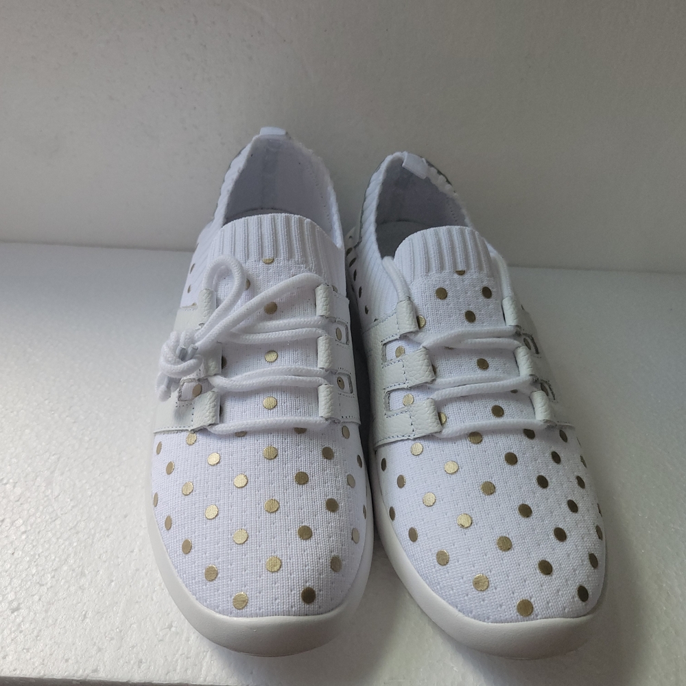 Size 7 New Isaac Mizrahi White Sneakers with Gold Accents